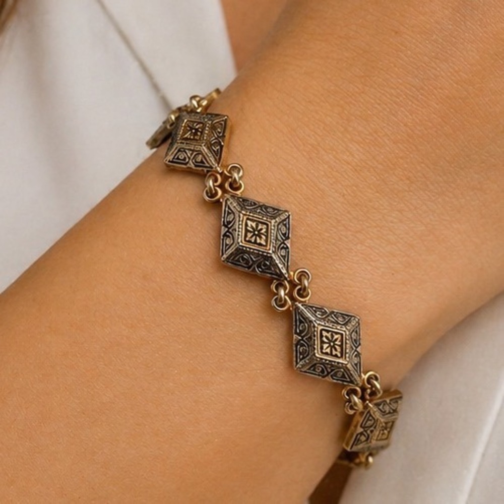 Vintage Gold Tone Ornate Diamond Link Bracelet Antiqued Scroll Work Marked Stamp